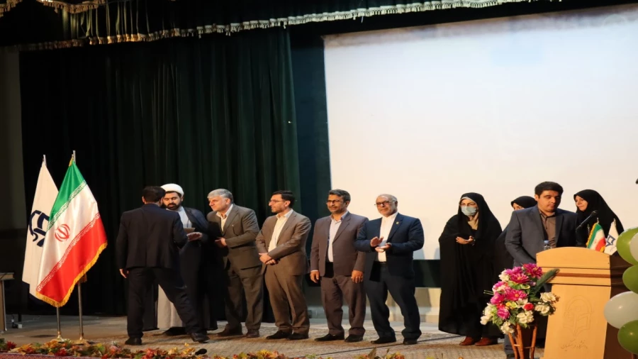 به مناسبت هفته معلم و دهه سرآمدی آموزش، مراسم بزرگداشت مقام استاد در دانشگاه فرهنگیان استان ایلام برگزار شد 4