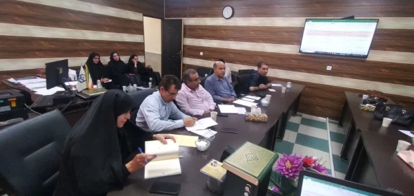 جلسه هماهنگی و توجیهی رهنامه ارزیابی پردیس های استان ایلام برگزار شد.    2