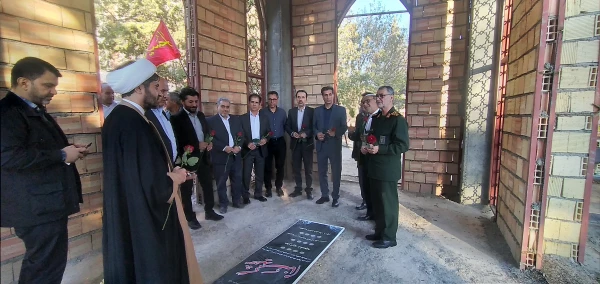 مراسم آغاز سال تحصیلی و گرامیداشت هفته دفاع مقدس با یاد یاران دانشجومعلم شهید در جوار مضجع شریف شهید گمنام دانشگاه فرهنگیان استان ایلام برگزار شد. 3