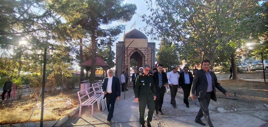 مراسم آغاز سال تحصیلی و گرامیداشت هفته دفاع مقدس با یاد یاران دانشجومعلم شهید در جوار مضجع شریف شهید گمنام دانشگاه فرهنگیان استان ایلام برگزار شد. 4