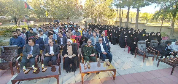 مراسم آغاز سال تحصیلی و گرامیداشت هفته دفاع مقدس با یاد یاران دانشجومعلم شهید در جوار مضجع شریف شهید گمنام دانشگاه فرهنگیان استان ایلام برگزار شد. 5