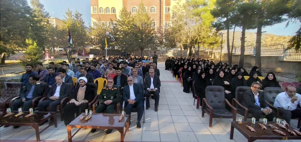 مراسم آغاز سال تحصیلی و گرامیداشت هفته دفاع مقدس با یاد یاران دانشجومعلم شهید در جوار مضجع شریف شهید گمنام دانشگاه فرهنگیان استان ایلام برگزار شد. 6