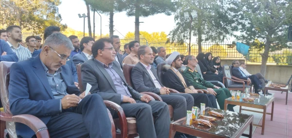 مراسم آغاز سال تحصیلی و گرامیداشت هفته دفاع مقدس با یاد یاران دانشجومعلم شهید در جوار مضجع شریف شهید گمنام دانشگاه فرهنگیان استان ایلام برگزار شد. 12