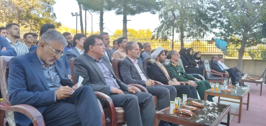 مراسم آغاز سال تحصیلی و گرامیداشت هفته دفاع مقدس با یاد یاران دانشجومعلم شهید در جوار مضجع شریف شهید گمنام دانشگاه فرهنگیان استان ایلام برگزار شد. 12