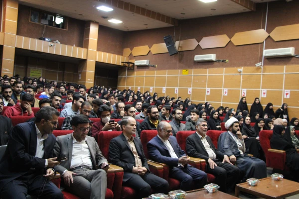 تبیین دستاوردهای انقلاب و امیدآفرینی رسالت بزرگ دانشجویان است. 9