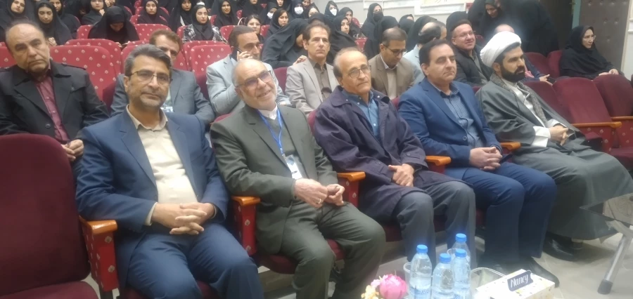 دستگاه تعلیم و تربیت اهمیت و نقش ویژه ای به عنوان پایه ی توسعه کشور دارد. 3