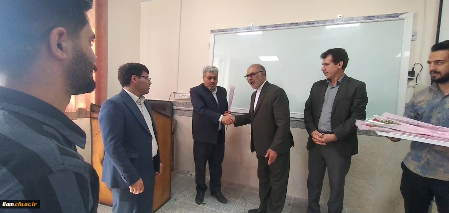 تبریک روز معلم به صورت سرزده در پردیس شهید مدرس ایلام  15