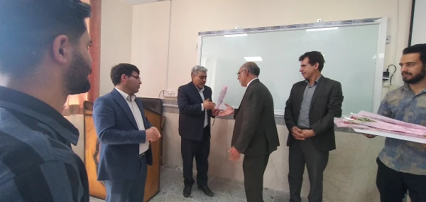 تبریک روز معلم به صورت سرزده در پردیس شهید مدرس ایلام  16