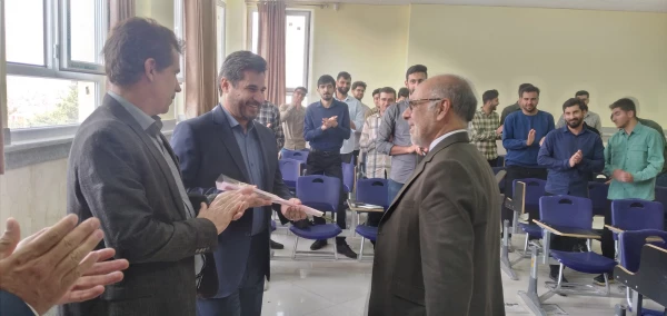 تبریک روز معلم به صورت سرزده در پردیس شهید مدرس ایلام  18