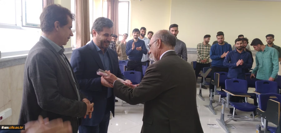 تبریک روز معلم به صورت سرزده در پردیس شهید مدرس ایلام  19