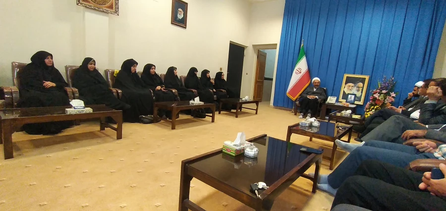 دیدار مسئولان، اساتید و کارکنان دانشگاه فرهنگیان ایلام با نماینده محترم ولی فقیه در استان و امام جمعه ایلام 8