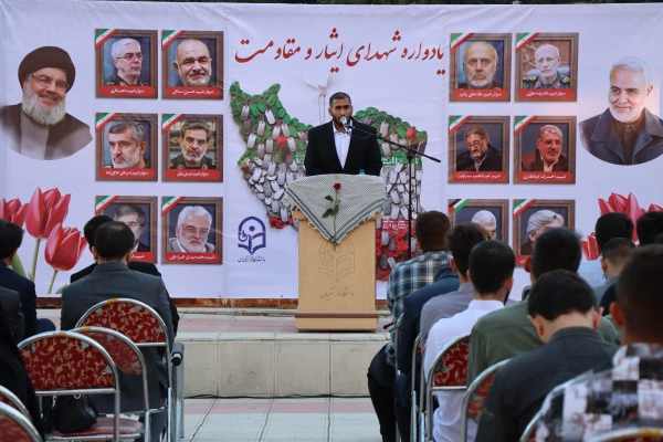 فرماندهی امامین انقلاب و حضور مردم در دو جنگ تحمیلی، باعث شکست دشمنان شد. 4