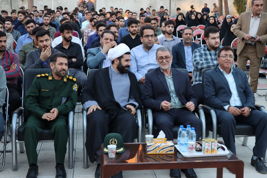 فرماندهی امامین انقلاب و حضور مردم در دو جنگ تحمیلی، باعث شکست دشمنان شد. 10