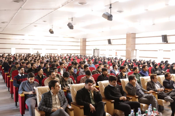 نشست تبیینی زوایای پنهان جنگ 12 روزه به مناسبت روز دانشجو در دانشگاه فرهنگیان ایلام برگزار شد؛ 3