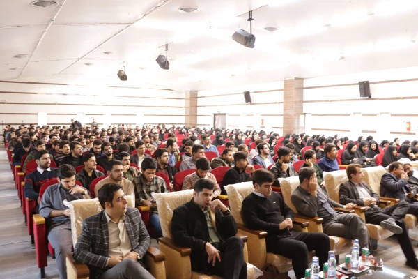 نشست تبیینی زوایای پنهان جنگ 12 روزه به مناسبت روز دانشجو در دانشگاه فرهنگیان ایلام برگزار شد؛ 4