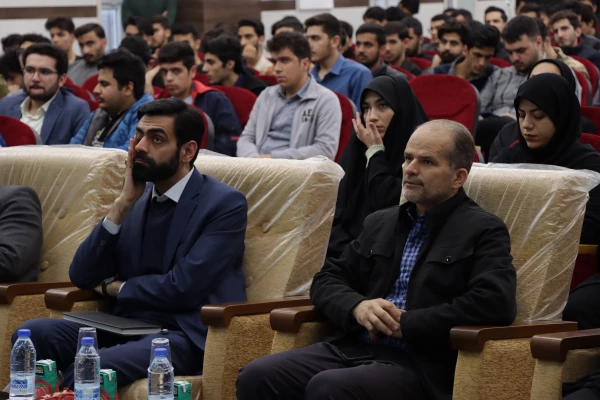 نشست تبیینی زوایای پنهان جنگ 12 روزه به مناسبت روز دانشجو در دانشگاه فرهنگیان ایلام برگزار شد؛ 7
