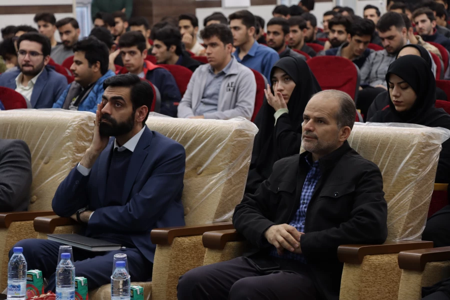 نشست تبیینی زوایای پنهان جنگ 12 روزه به مناسبت روز دانشجو در دانشگاه فرهنگیان ایلام برگزار شد؛ 7